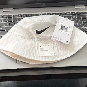 Nike Classic White Bucket Hat